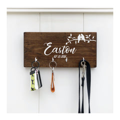 Personalized key holder for wall with sweet birds on tree branch, family name and established date, wooden key holder with 4 hooks, rustic key rack, farmhouse style - Bloom And Anchor