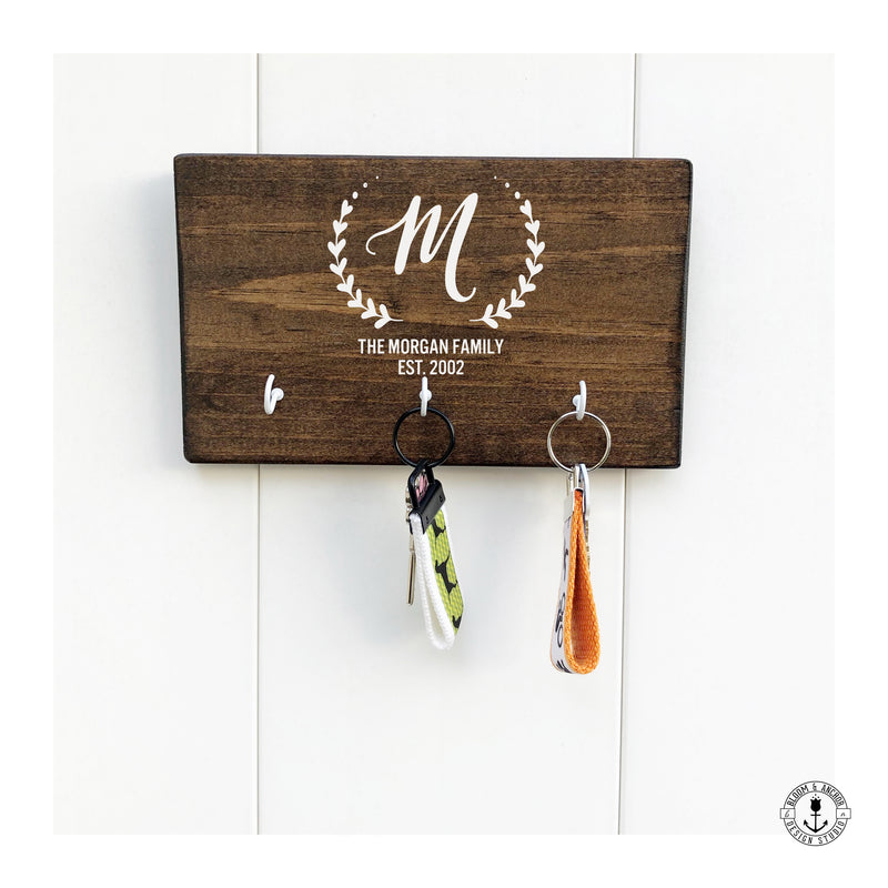 Personalized key holder for wall with initial and family name and established date, wooden key holder with 3 hooks, rustic key rack, farmhouse style - Bloom And Anchor
