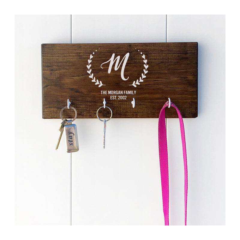 Personalized key holder for wall with initial and family name and established date, wooden key holder with 4 hooks, rustic key rack, farmhouse style - Bloom And Anchor